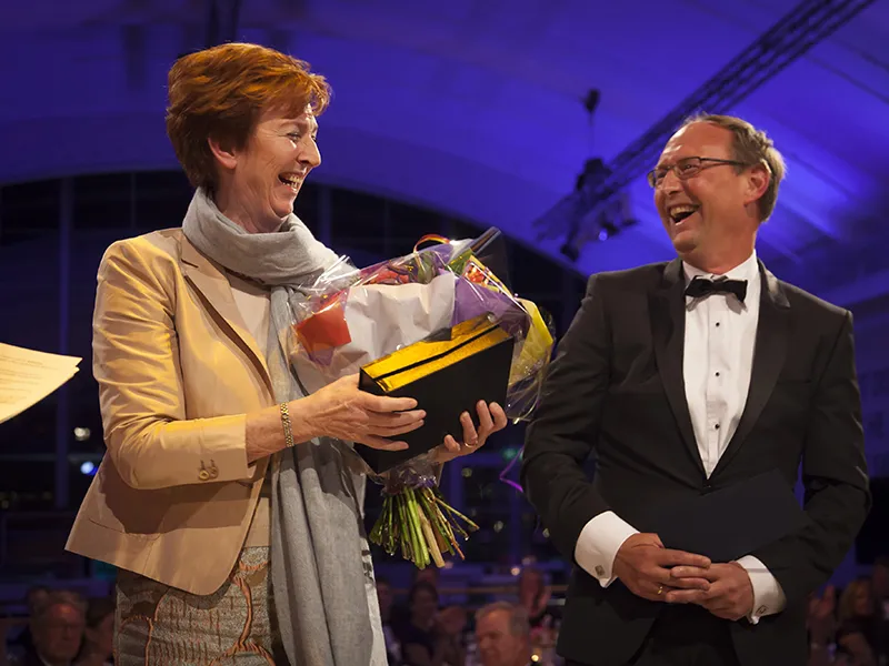 An Beekenkamp met de Hillenraad award
